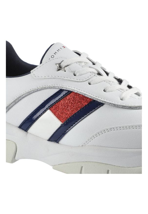 TOMMY HILFIGER - Białe Sneakersy Tommy Hilfiger Damskie Modne Buty. Kolor: biały. Materiał: materiał, skóra ekologiczna, jeans. Szerokość cholewki: normalna. Wzór: aplikacja, kolorowy
