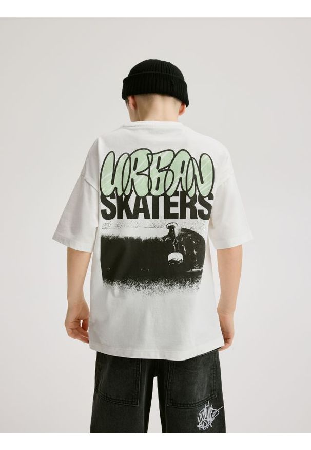 Reserved - T-shirt z nadrukiem - biały. Kolor: biały. Materiał: dzianina, bawełna. Wzór: nadruk