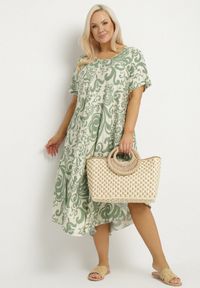 Born2be - Zielona Rozkloszowana Sukienka z Wiskozy z Geometrycznym Wzorem Emisova. Okazja: na co dzień. Kolor: zielony. Materiał: wiskoza. Długość rękawa: krótki rękaw. Wzór: geometria. Styl: casual, elegancki #7