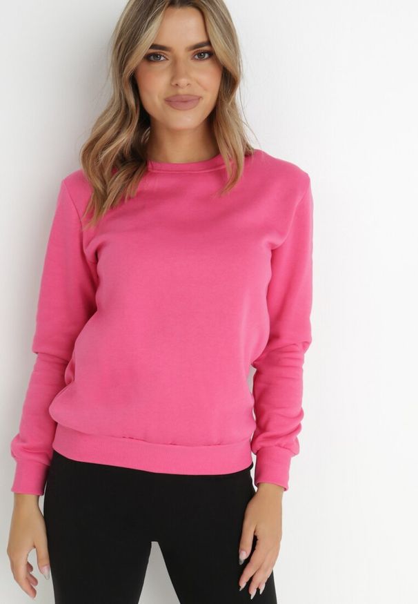 Born2be - Fuksjowa Bluza Sotear. Okazja: na co dzień. Kolor: różowy. Materiał: polar, dzianina, jeans. Długość rękawa: długi rękaw. Długość: długie. Wzór: jednolity. Sezon: zima, jesień. Styl: klasyczny, casual