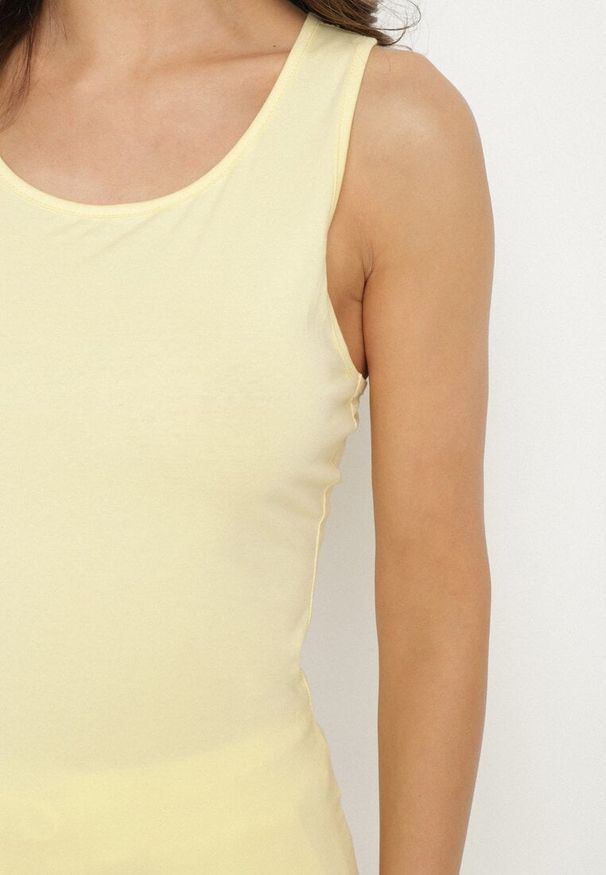 Born2be - Żółty Top Bawełniany o Klasycznym Fasonie Emitiella. Okazja: na co dzień. Kolor: żółty. Materiał: bawełna. Styl: klasyczny