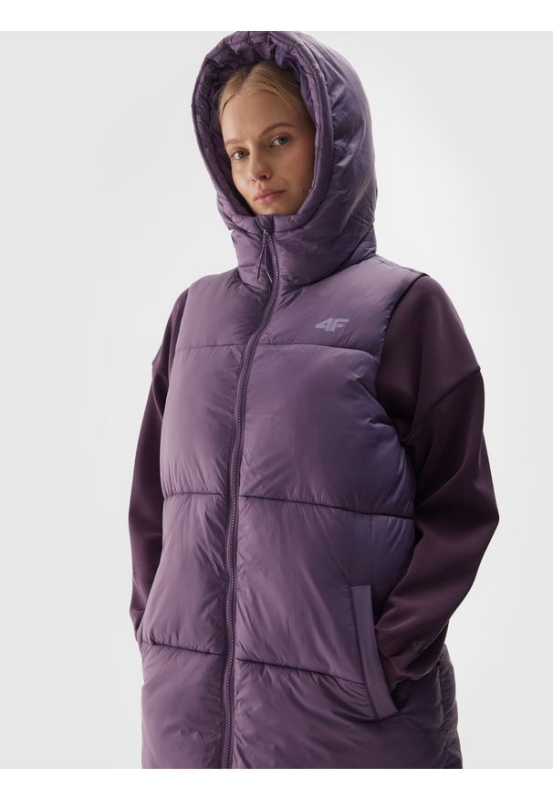 4f - 4F Długi bezrękawnik puchowy pikowany z kapturem damski - fioletowy XXL. Okazja: na co dzień. Typ kołnierza: kaptur. Kolor: fioletowy. Materiał: puch. Długość rękawa: bez rękawów. Długość: długie. Wzór: gładki. Styl: casual, sportowy, klasyczny
