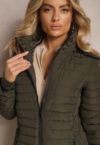 Renee - Ciemnozielona Kurtka do Kolan Pikowana Garle. Okazja: na co dzień. Kolor: zielony. Materiał: jeans, tkanina. Długość: do kolan. Styl: casual, elegancki #4