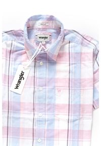 Wrangler - KOSZULA MĘSKA KRÓTKI RĘKAW WRANGLER SS 1PKT SHIRT CHALK PINK W5860NQWG 112129523. Długość rękawa: krótki rękaw. Długość: krótkie. Wzór: kratka