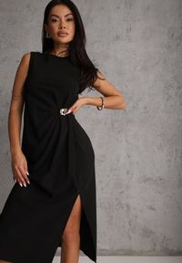 Renee - Czarna Sukienka z Wiskozą Bez Rękawów z Rozcięciem na Nogę i Ozdobą Kauri. Kolor: czarny. Materiał: wiskoza. Długość rękawa: bez rękawów. Wzór: aplikacja. Styl: elegancki #6