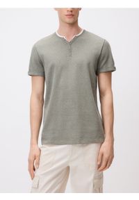 Reserved - T-shirt henley slim fit - oliwkowy. Typ kołnierza: typu henley. Kolor: oliwkowy. Materiał: bawełna, dzianina #1