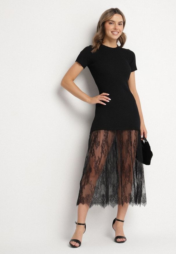 Born2be - Czarna Prążkowana Sukienka z Koronkowym Dołem Vilzedi. Kolor: czarny. Materiał: koronka, prążkowany. Typ sukienki: proste. Styl: glamour, elegancki