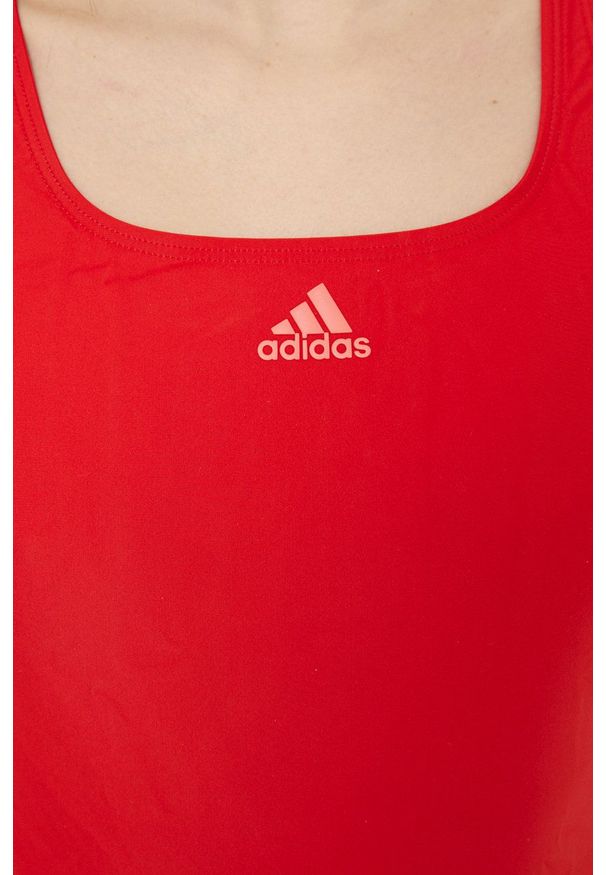adidas Performance strój kąpielowy Badge of Sport Colorblock kolor czerwony miękka miseczka. Kolor: czerwony. Materiał: materiał, dzianina. Wzór: ze splotem