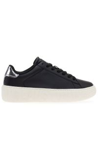 TOMMY HILFIGER - Buty Tommy Jeans TJW New Cupsole Leath LC EN0EN02273-BDS - czarne. Okazja: na spacer, na co dzień. Zapięcie: sznurówki. Kolor: czarny. Materiał: jeans. Szerokość cholewki: normalna. Sezon: jesień. Sport: turystyka piesza #1