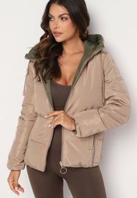 Born2be - Beżowa Dwustronna Pikowana Kurtka z Kapturem Ściągana przy Rękawach Nevelas. Okazja: na spacer, na co dzień. Typ kołnierza: kaptur. Kolor: beżowy. Materiał: jeans. Wzór: aplikacja. Styl: casual, elegancki, sportowy #6