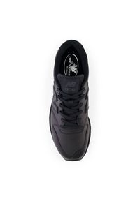 Buty New Balance M GM500ZB2 czarne. Okazja: na co dzień. Kolor: czarny. Materiał: guma, materiał, tworzywo sztuczne. Szerokość cholewki: normalna