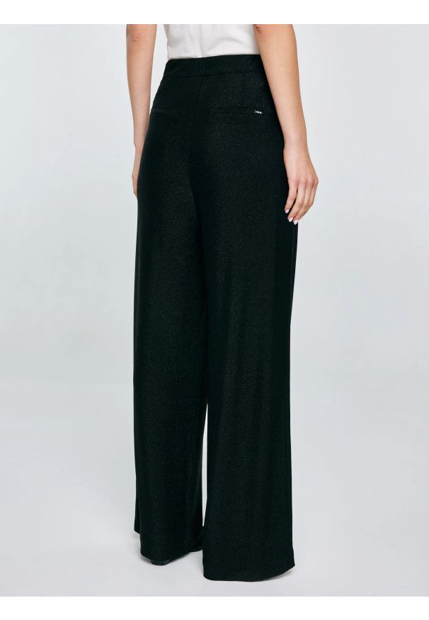 Big-Star - Spodnie damskie z szeroką nogawką błyszczące czarne Cora 906. Okazja: na co dzień. Stan: podwyższony. Kolor: czarny. Materiał: materiał, tkanina, guma. Wzór: jednolity. Styl: casual, wizytowy