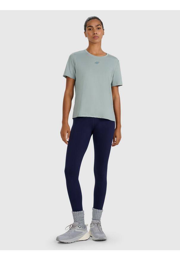 4f - 4F Koszulka treningowa regular szybkoschnąca damska - zielona XL. Kolor: zielony. Materiał: materiał, włókno, elastan, poliester. Długość rękawa: krótki rękaw. Długość: krótkie. Wzór: gładki, ze splotem. Sport: fitness