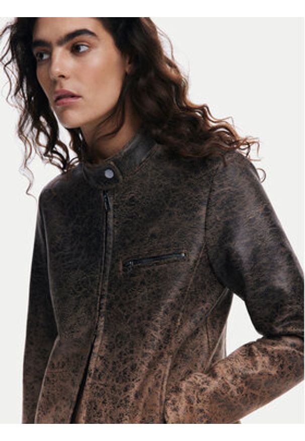 Desigual Kurtka skórzana 25SWEW44 Brązowy Regular Fit. Kolor: brązowy. Materiał: syntetyk