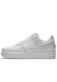 Buty damskie Nike Air Force 1 '07 XX Studded AR0639-100 - białe. Kolor: biały. Materiał: guma, skóra, syntetyk. Szerokość cholewki: normalna. Sezon: lato. Model: Nike Air Force