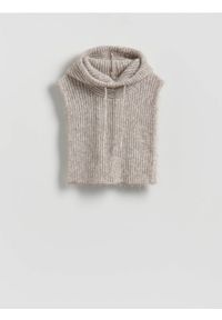Reserved - Krótki kołnierz z kapturem - brązowy. Typ kołnierza: kaptur. Kolor: brązowy. Długość: krótkie