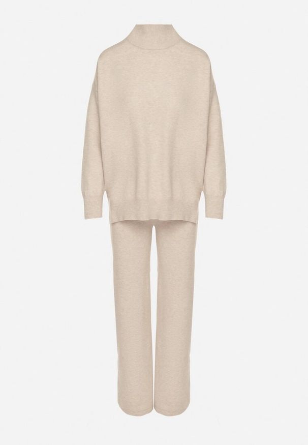 Born2be - Jasnobeżowy Dzianinowy Komplet z Wełną Sweter z Półgolfem i Szerokie Spodnie Lanerra. Kolor: beżowy. Materiał: dzianina, wełna. Sport: turystyka piesza