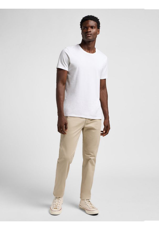 Lee - LEE MĘSKIE SPODNIE MATERIAŁOWE LEE SLIM CHINO STONE 112342927. Materiał: materiał