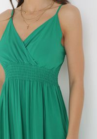 Born2be - Ciemnozielona Sukienka Cadole. Kolor: zielony. Materiał: bawełna. Długość rękawa: na ramiączkach. Typ sukienki: kopertowe. Styl: wakacyjny. Długość: maxi #5