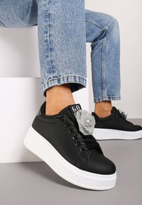 Born2be - Czarno-Srebrne Sneakersy na Grubej Podeszwie z Odczepianym Kwiatem z Cyrkonii Navisia. Okazja: na co dzień. Kolor: czarny. Materiał: jeans. Wzór: kwiaty #2