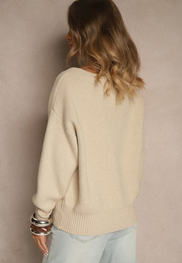 Renee - Beżowy Sweter z Kaszmirem i Trójkątnym Dekoltem Plenne. Kolor: beżowy. Materiał: kaszmir. Styl: klasyczny