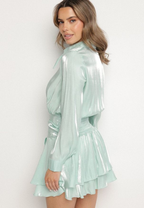 Born2be - Jasnozielona Sukienka z Wiskozy o Koszulowym Kroju z Falbankami Liova. Typ kołnierza: kołnierz z falbankami. Kolor: zielony. Materiał: wiskoza. Typ sukienki: koszulowe