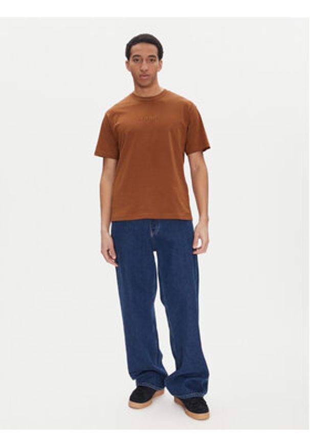 Vans T-Shirt Essential VN000HPZ Brązowy Loose Fit. Kolor: brązowy. Materiał: bawełna