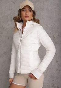 Renee - Biała Przejściowa Kurtka z Pikowaniem Elastycznymi Wstawkami i Kapturem Fezilina. Okazja: na co dzień. Kolor: biały. Materiał: jeans, nylon. Styl: casual, sportowy #2