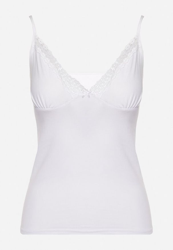 Born2be - Biały Bawełniany Top na Cienkich Ramiączkach z Ozdobną Koronką Rosad. Okazja: na co dzień. Typ kołnierza: dekolt w łódkę. Kolor: biały. Materiał: koronka, bawełna. Długość rękawa: na ramiączkach. Wzór: koronka. Styl: wizytowy, casual