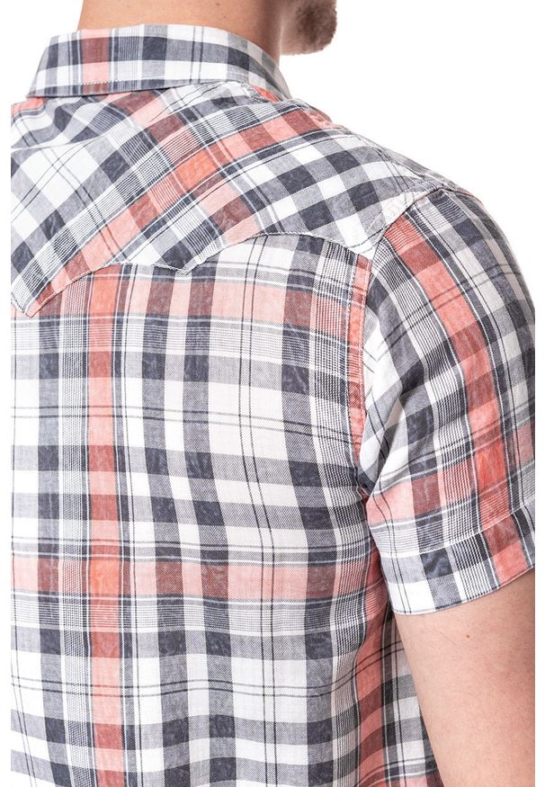 Wrangler - KOSZULA MĘSKA KRÓTKI RĘKAW WRANGLER SS WESTERN SHIRT GLOW ORANGE W5A246D48 112129999. Długość rękawa: krótki rękaw. Długość: krótkie. Wzór: kratka