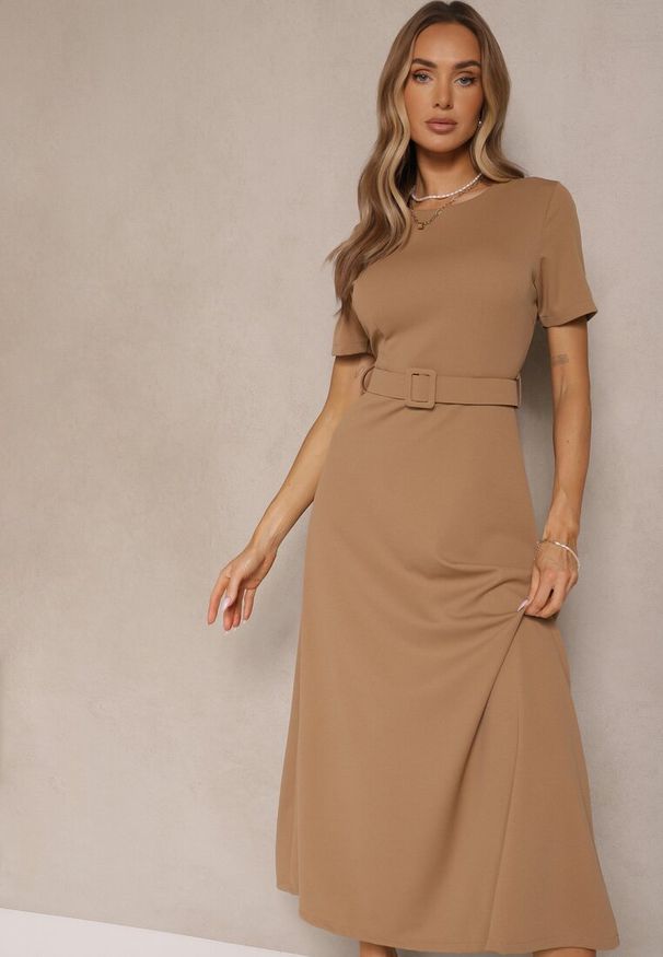 Renee - Ciemnobeżowa Sukienka o Rozkloszowanym Kroju z Ozdobnym Paskiem Desiliena. Okazja: na co dzień. Kolor: beżowy. Materiał: denim. Typ sukienki: rozkloszowane. Styl: klasyczny, casual, elegancki