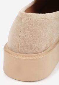 Renee - Ciemnobeżowe Mokasyny Ozdobione z Przodu Paskiem Jelzivis. Okazja: na co dzień. Zapięcie: pasek. Kolor: beżowy. Materiał: jeans. Wzór: aplikacja. Sezon: wiosna, lato. Styl: casual, elegancki #7