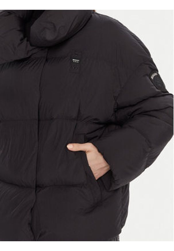 Blauer Kurtka zimowa 25WBLDC03166 Czarny Regular Fit. Kolor: czarny. Materiał: syntetyk. Sezon: zima