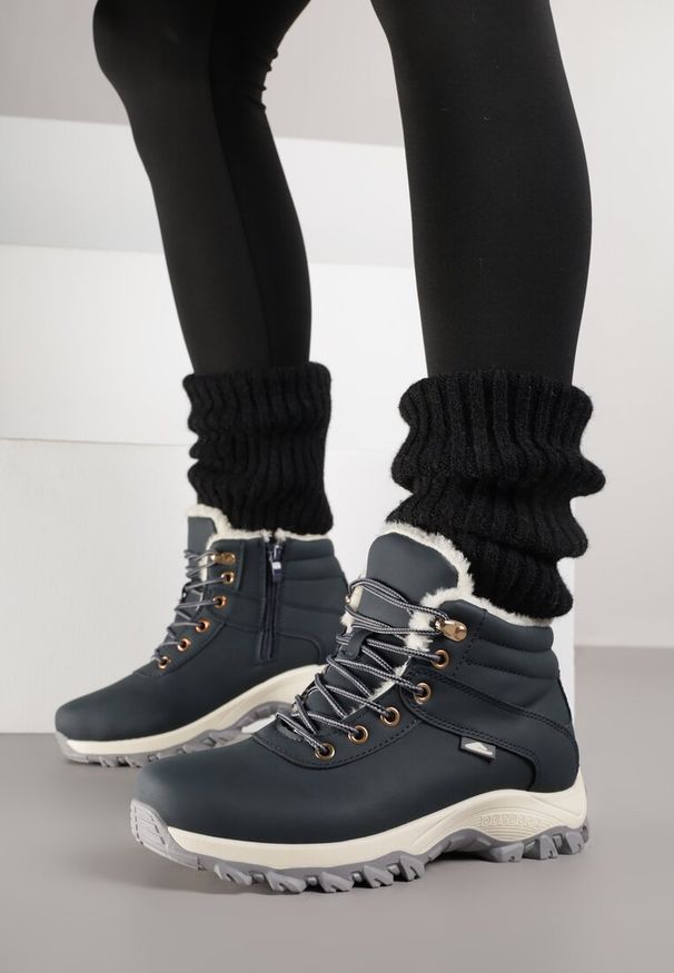 Born2be - Granatowe Sznurowane Traperki na Płaskiej Podeszwie Wyścielone Futerkiem Magsira. Okazja: na co dzień. Kolor: niebieski. Materiał: futro. Obcas: na płaskiej podeszwie. Styl: casual