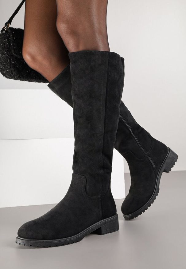 Renee - Czarne Dopasowane Kozaki Vices w Stylu Basic Lonavie. Okazja: na co dzień, na imprezę. Kolor: czarny. Materiał: skóra, jeans. Wzór: aplikacja. Styl: casual