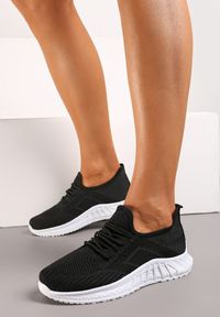 Born2be - Czarne Buty Sportowe Tymagio. Wysokość cholewki: przed kostkę. Nosek buta: okrągły. Kolor: czarny. Materiał: materiał. Szerokość cholewki: normalna. Wzór: jednolity, aplikacja