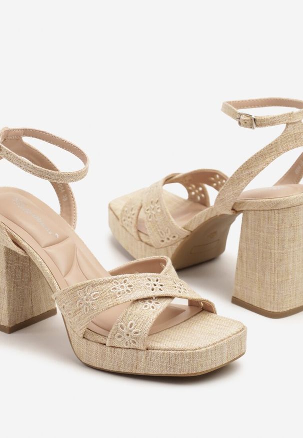 Born2be - Beżowe Sandały na Platformie i Obcasie z Ażurowym Wzorem Lisannia. Okazja: na co dzień. Zapięcie: sprzączka. Kolor: beżowy. Materiał: jeans. Wzór: ażurowy. Obcas: na obcasie. Styl: elegancki, casual. Wysokość obcasa: średni