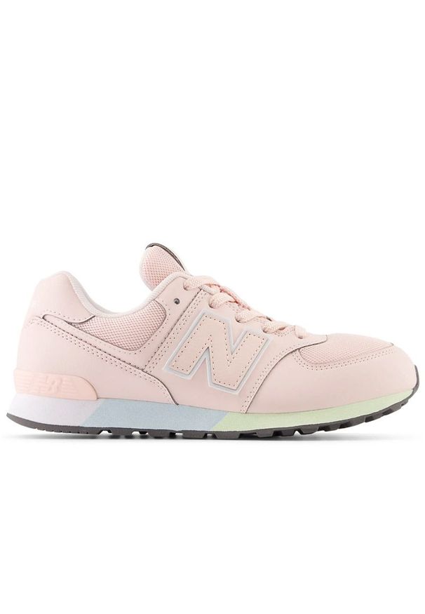 Buty New Balance GC574MSE - różowe. Okazja: na uczelnię, na co dzień. Kolor: różowy. Materiał: materiał, syntetyk, guma. Szerokość cholewki: normalna. Model: New Balance 574. Sport: turystyka piesza