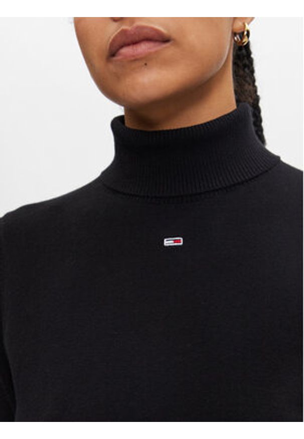 Tommy Jeans Golf Essential DW0DW19686 Czarny Regular Fit. Typ kołnierza: golf. Kolor: czarny. Materiał: bawełna, wiskoza