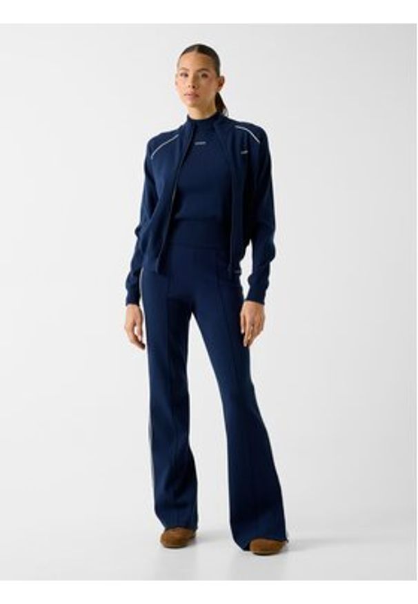 Guess Sweter 181078 Niebieski Classic Fit. Kolor: niebieski