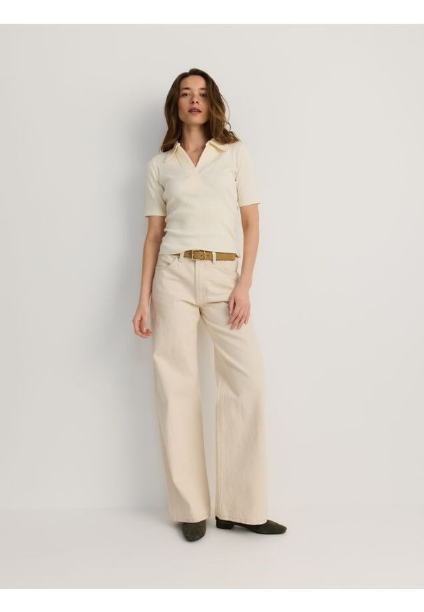Reserved - Jeansy straight z wysokim stanem - kremowy. Stan: podwyższony. Kolor: kremowy