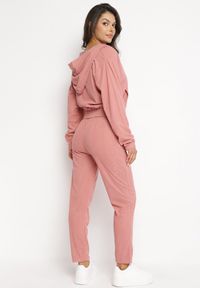 Born2be - Różowy 2-częściowy Prążkowany Komplet Dresowy z Bluzą i Spodniami Tuenna. Kolor: różowy. Materiał: dresówka, prążkowany #4