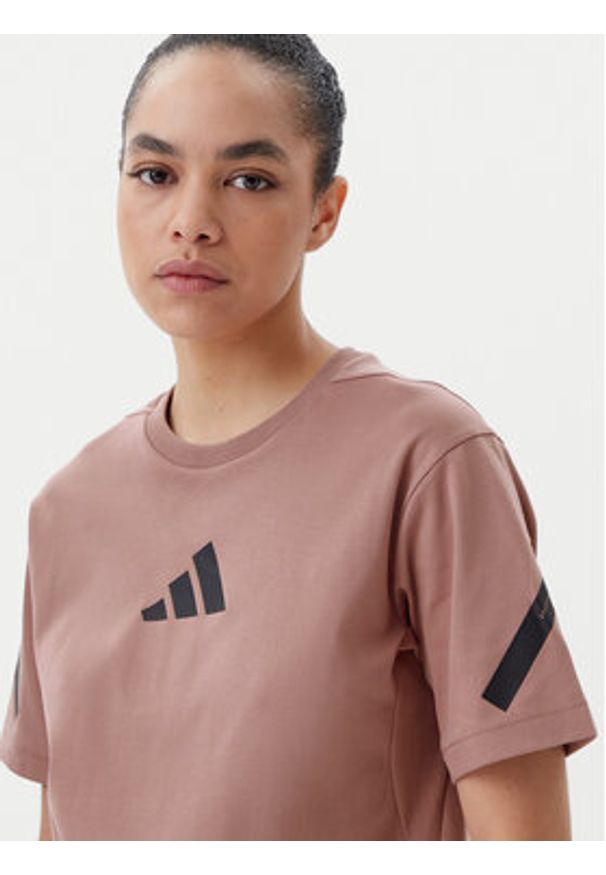 Adidas - adidas T-Shirt Z.N.E. JC9311 Różowy Regular Fit. Kolor: różowy. Materiał: bawełna