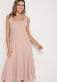 Born2be - Różowa Klasyczna Sukienka o Rozkloszowanym Kroju Delure. Okazja: na imprezę. Typ kołnierza: dekolt kwadratowy. Kolor: różowy. Wzór: aplikacja. Styl: klasyczny #7