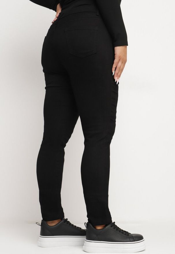 Born2be - Czarne Jeansy Skinny z Kieszeniami i Wysokim Stanem Nevennia. Okazja: na co dzień. Stan: podwyższony. Kolor: czarny. Wzór: aplikacja. Styl: wizytowy, klasyczny, elegancki, casual