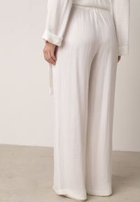Born2be - Białe Wiskozowe Spodnie z Szeroką Nogawką i Wiązaniem w Talii Terisanna. Okazja: na co dzień. Kolor: biały. Materiał: wiskoza. Styl: casual, elegancki, klasyczny #7