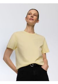 Reserved - T-shirt z bawełny merceryzowanej - żółty. Kolor: żółty. Materiał: bawełna