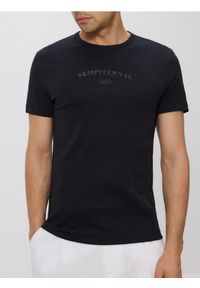 Reserved - T-shirt slim fit z nadrukiem - czarny. Kolor: czarny. Materiał: bawełna, dzianina. Wzór: nadruk