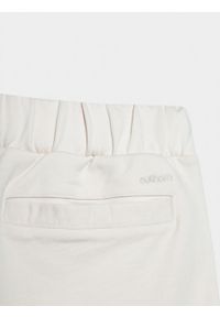 outhorn - Spodenki dresowe męskie - kremowe. Kolor: kremowy. Materiał: dresówka #9