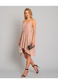 YVES SALOMON PARIS - Skórzana sukienka mini. Kolor: beżowy. Materiał: skóra. Długość rękawa: na ramiączkach. Wzór: gładki. Typ sukienki: asymetryczne, rozkloszowane. Styl: elegancki. Długość: mini #6